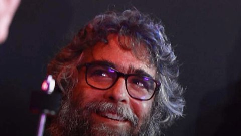 Rodrigo Barba celebra 25 anos do "Bloco do Eu Sozinho"