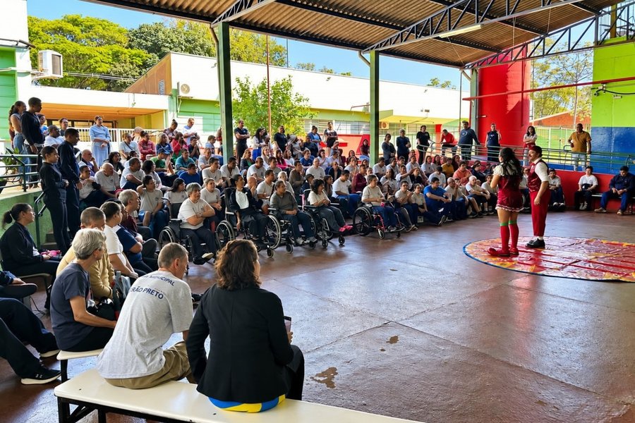 Setembro Surdo reúne alunos e famílias na Escola Egydio Pedreschi