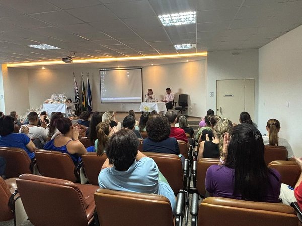 Encontro municipal debate impactos dos ultraprocessados e promoção da alimentação saudável