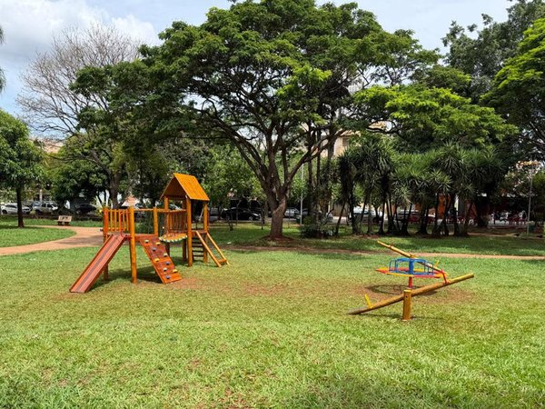 Prefeitura implanta 10 novos parquinhos em Ribeirão Preto