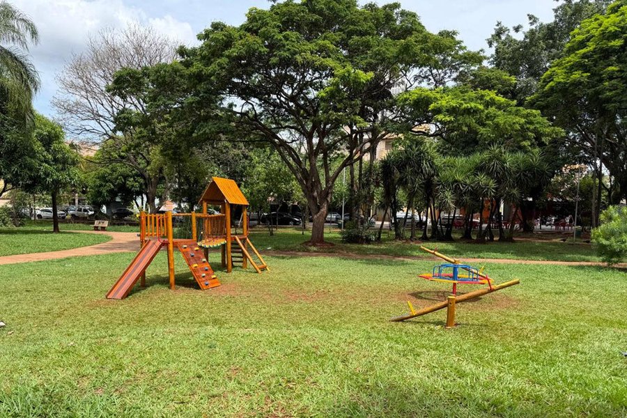 Prefeitura implanta 10 novos parquinhos em Ribeirão Preto