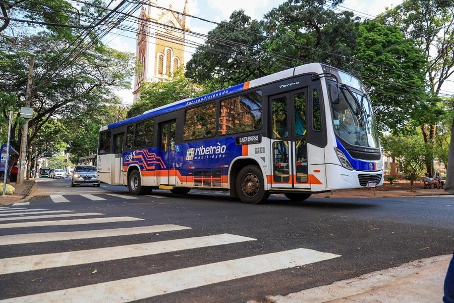 Linhas especiais de ônibus facilitarão acesso aos cemitérios no domingo e na segunda-feira